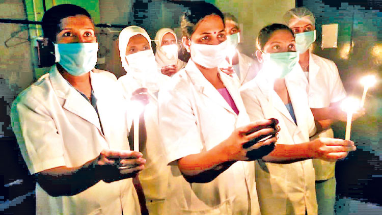 ഗ​ർ​ഭി​ണി​യാ​യ അ​സം​കാ​രി​ക്ക്​ കാ​വ​ലി​രു​ന്ന ഓ​ർ​മ​യി​ൽ സി​ന്ധു