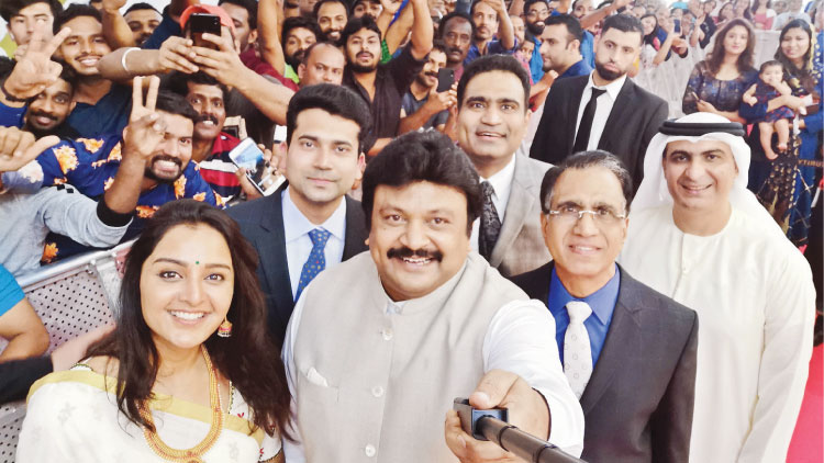 ക​ല്യാ​ൺ ജ്വ​ല്ലേ​ഴ്സ്​ യു.​എ.​ഇ​യി​ൽ ര​ണ്ട് പു​തി​യ ഷോ​റൂ​മു​ക​ൾ തു​റ​ന്നു