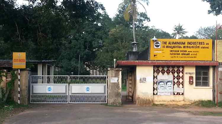 മാന്നാർ അലിൻഡ് സ്വിച്ച് ഗിയർ ഫാക്ടറിയിൽ ഗ്യാസ് സിലിണ്ടർ പൊട്ടിത്തെറിച്ച് തീപിടുത്തം