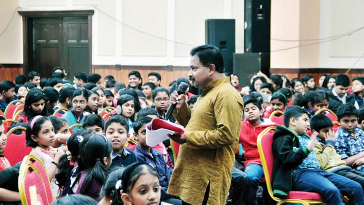 അക്ഷര മധുരവുമായി മനോജ് കളരിക്കൽ യാത്ര തുടരുന്നു