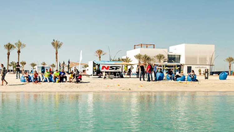 സ​ന്ദ​ർ​ശ​ക​ർ​ക്ക്​ കൗ​തു​കം പ​ക​ർ​ന്ന്​  ക​ട​ൽ​മേ​ള​ക്ക്​ ഉ​ജ്ജ്വ​ല​തു​ട​ക്കം