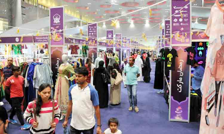 റ​മ​ദാ​ൻ മാ​ർ​ക്ക​റ്റി​ൽ തി​ര​ക്കേ​റു​ന്നു