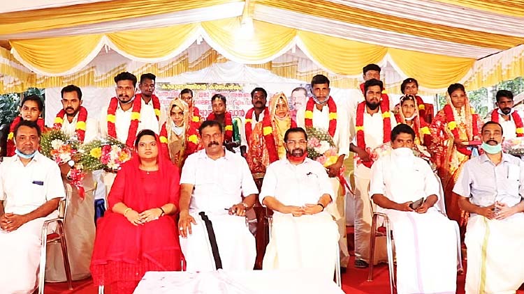 മ​ത​ഭിന്നതകളില്ലാതെ ആ​മ്പ​ല്ലൂ​ർ മു​സ്​​ലിം ജ​മാ​അ​ത്ത് അ​ങ്ക​ണ​ത്തി​ൽ സ​മൂ​ഹ​വി​വാ​ഹം