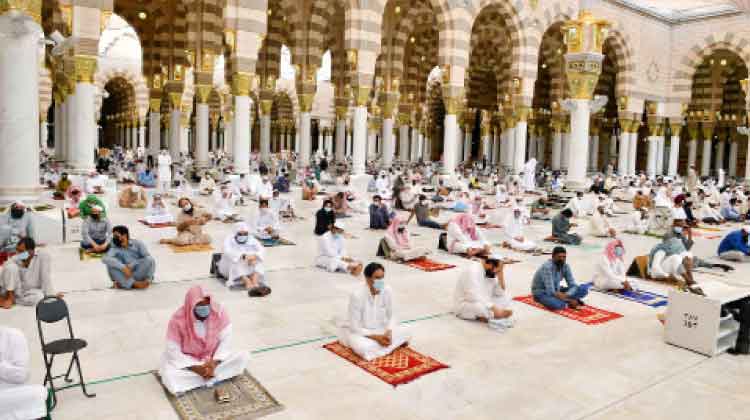 മ​സ്​​ജി​ദു​ന്ന​ബ​വി​യി​ലും ജു​മു​അ ന​മ​സ്​​കാ​രം ന​ട​ന്നു