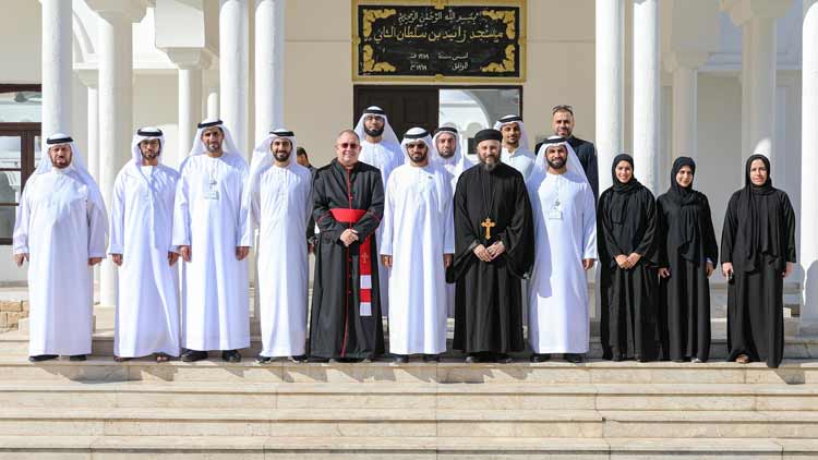 അബൂദബിയിലെ ചരിത്രപ്രാധാന്യമുള്ള പള്ളികളിൽ സഞ്ചാരികൾക്ക് പ്രവേശനമൊരുക്കുന്നു