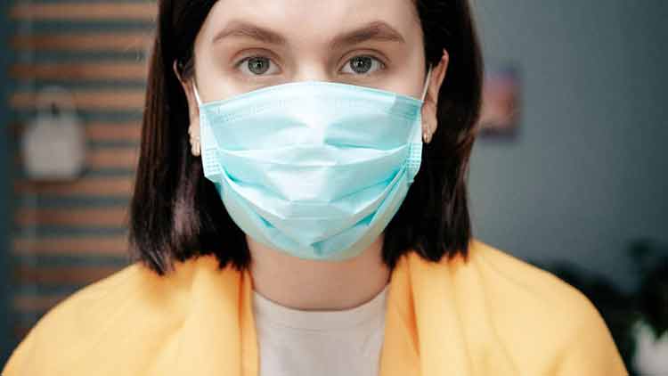 മൂ​ക്കും വാ​യും മൂ​ടും​വി​ധം മാ​സ്​​ക്​  ധ​രി​ക്ക​ണം –ആ​രോ​ഗ്യ മ​ന്ത്രാ​ല​യം