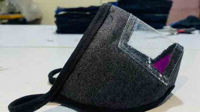 കേൾവി വൈകല്യമുള്ളവർക്ക്​  ആശ്വാസവുമായി സുതാര്യ മാസ്​ക്​