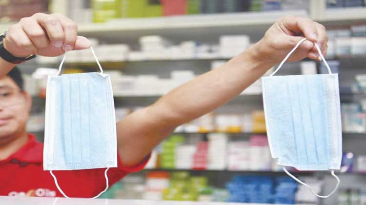 കൊ​റോ​ണ: മാ​സ്​​കി​ന്​ ആ​വ​ശ്യ​ക്കാ​രേ​റെ; വി​ല വ​ർ​ധി​പ്പി​ച്ച്​ ചൂ​ഷ​ണ​വും