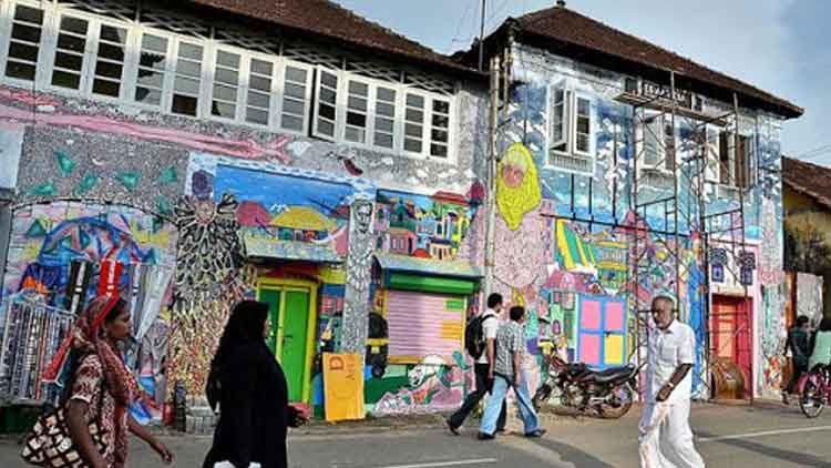 മ​ട്ടാ​ഞ്ചേ​രി ടൗ​ൺ ഹാ​ൾ എ​ഫ്.​എ​ൽ.​ടി.​സി​ ആക്കു​ന്ന​തി​ൽ പ്ര​തി​ഷേ​ധം