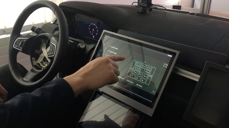 ഇനി തൊടാതെയും ടച്ച്​ സക്രീൻ പ്രവർത്തിക്കും; ഇത്​ ലാൻഡ്​റോവറി​െൻറ പുതിയ കണ്ടുപിടിത്തം