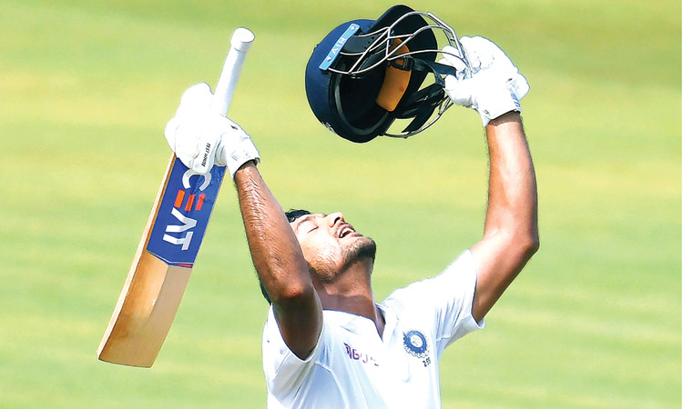 ഇ​ര​ട്ട​സെ​ഞ്ച്വ​റി​യു​മാ​യി മാ​യ​ങ്ക്​ അ​ഗ​ർ​വാ​ൾ (215); ഇ​ന്ത്യ 502/7 ​ഡി​ക്ലയർ