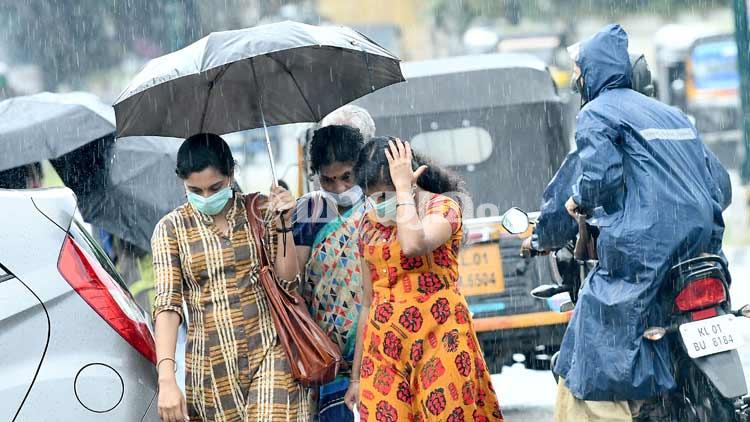 സംസ്​ഥാനത്ത്​ ഇന്നും കനത്ത മഴക്ക്​ സാധ്യത