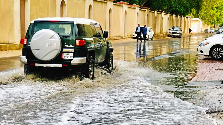 കനത്ത മഴ, ഇടി, മിന്നൽ