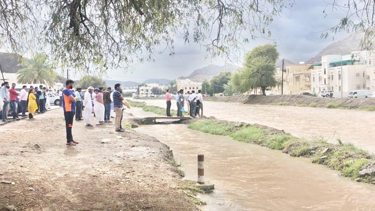 ദാ​ർ​സൈ​ത്ത് സ്കൂ​ളി​ന് സ​മീ​പം പാ​ലം  േവ​ണ​മെ​ന്ന്​ ആ​വ​ശ്യ​ം