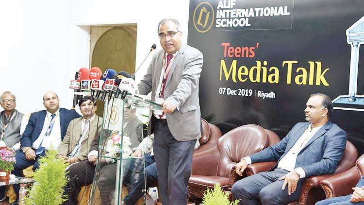 അ​ലി​ഫ്​ സ്​​കൂ​ളി​ൽ ടീ​ൻ​സ്​ മീ​ഡി​യ ടോ​ക്ക്​