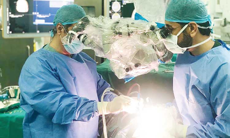 ത​ല​ച്ചോ​റി​ലെ ഏ​ഴു​ സെ.​മീ​റ്റ​ർ വ​ലു​പ്പ​മു​ള്ള മു​ഴ നീ​ക്കി