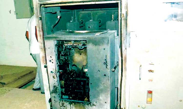 വൈ​ദ്യു​തി പാ​ന​ൽ ബോ​ർ​ഡി​ലെ  തീ​പി​ടി​ത്തം; തൊ​ഴി​ലാ​ളി മ​രി​ച്ചു