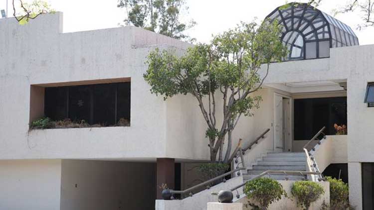 ആകാശത്തിന്റെ അധികാരി യുടെ ആഡംബര വില്ല ലേലത്തിൽ വിറ്റു; പണം കോവിഡ് പ്രതിരോധത്തിന്