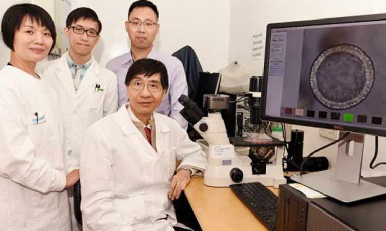 microbiologist-Yuen-Kwok-yung-with-his-team