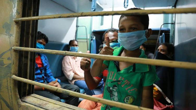 ‘സ​ർ ഞ​ങ്ങ​ൾ സു​ര​ക്ഷി​ത​മാ​യെ​ത്തി, ഇ​വി​ടെ ക്വാ​റ‍ൻ​റീ​നി​ലാ​ണ്’; ഒ​ഡി​ഷ​യി​ൽ​നി​ന്ന്​ ഒ​രു ബി​ഗ് സ​ലൂ​ട്ട്