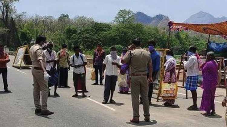 ക​ണ്ണൂ​രി​ലേ​ക്ക് കാ​ൽ​ന​ട; അ​ന്ത​ർ സം​സ്ഥാ​ന തൊ​ഴി​ലാ​ളി​ക​ളെ  പൊ​ലീ​സ് ത​ട​ഞ്ഞു