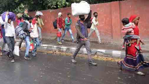 നടക്കുന്നവർക്ക്​ ഭക്ഷണം കൊടുത്തതിനെതിരെ നടപടിയുമായി യു.പി പൊലീസ്
