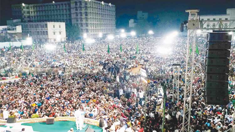 ബാബരി പള്ളി നിയമവിരുദ്ധമെങ്കിൽ തകർത്തവർക്കെതിരെ എന്തിന്​ കേസെടുത്തു–ഉവൈസി