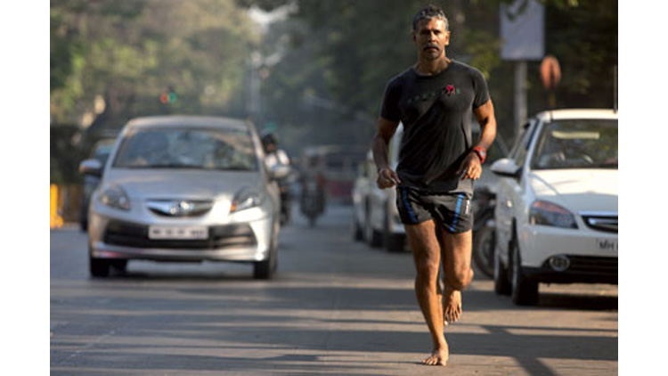 ഫിറ്റ്​നസിന്​ 5 മിലിന്ദ്​ മന്ത്രങ്ങൾ