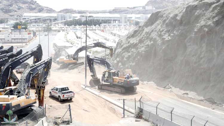 മിന താഴ്​വാരം വികസിപ്പിക്കുന്നു; റബ്​-വ മലഞ്ചരിവുകൾ നിരപ്പാക്കി