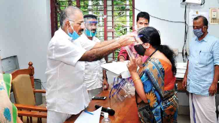 കോവിഡ് ദുരന്തം നേരിടാന്‍ എല്ലാവരും ഒന്നിക്കണം –മന്ത്രി