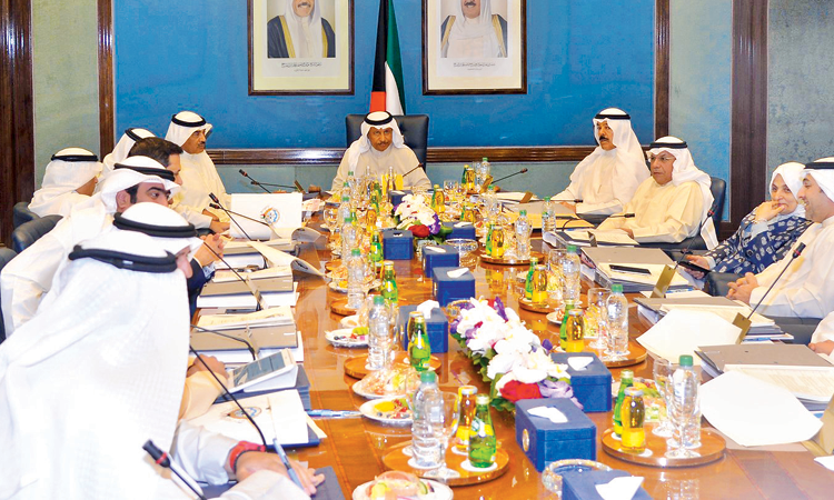 സ​ർ​ക്കാ​ർ മേ​ഖ​ല​യി​ൽ വി​ദേ​ശി നി​യ​മ​നം നി​ർ​ത്താ​ൻ മ​ന്ത്രി​സ​ഭാ തീ​രു​മാ​നം ആ​രോ​ഗ്യ​മേ​ഖ​ല​യെ ഉ​ത്ത​ര​വി​ൽ​നി​ന്ന് ഒ​ഴി​വാ​ക്കി