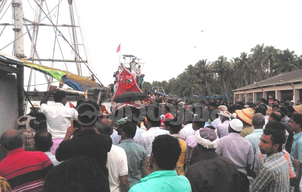 ചാവക്കാട് ഫൈബര്‍ വള്ളം മുങ്ങി ഒരാള്‍ മരിച്ചു