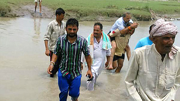 പൊലീസ് ഉദ്യോഗസ്ഥന്‍െറ പുറത്തേറി എം.എല്‍.എയുടെ സുഖസവാരി