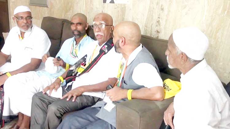 മലയാളി ഹാജിമാർ  ഉംറയുടെ ആത്മനിർവൃതിയിൽ