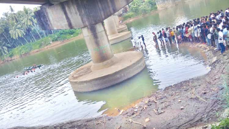 കു​ന്തി​പ്പു​ഴ​യു​ടെ ആ​ഴ​ങ്ങ​ളി​ൽ കൗ​മാ​രം മു​ങ്ങി​ത്താ​ഴു​ന്നു