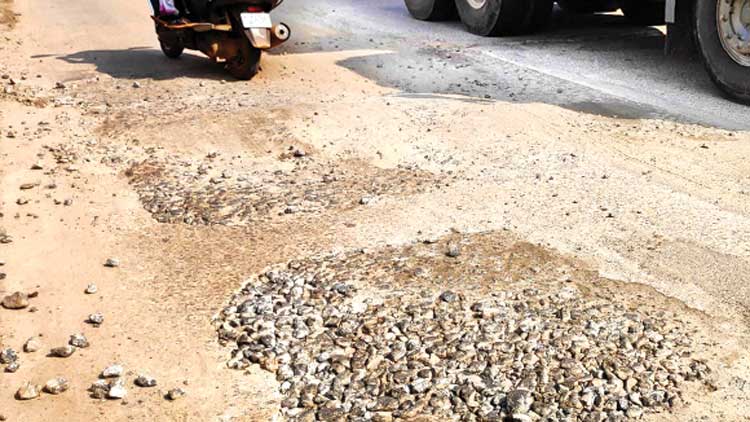 കുറ്റിപ്പുറം പാലം നവീകരണം: മഴ ചതിക്കുന്നു; പ്രവൃത്തി ഇഴയുന്നു