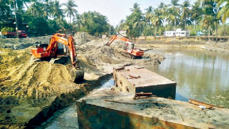 എ​ട​ക്ക​ട​പ്പു​റം മു​ക്കാ​ത്തോ​ട്  കു​ളത്തിൽ നീ​ന്ത​ൽ പഠിക്കാം