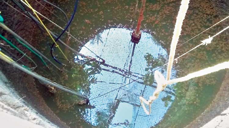 കു​ടി​വെ​ള്ള പ​ദ്ധ​തി കി​ണ​റി​ൽ​നി​ന്ന്  സ്വ​കാ​ര്യ വ്യ​ക്തി​ക​ൾ ജ​ല​മൂ​റ്റു​ന്നു