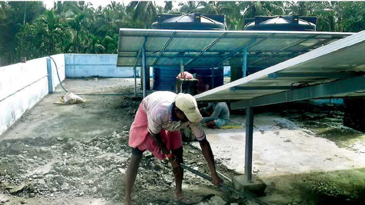 ഉദ്​ഘാടനത്തിന്​ പിന്നാലെ ചോ​ർ​ന്നൊ​ലി​ച്ച്​  മാ​റ​ഞ്ചേ​രി സി.എച്ച്​.സി കെ​ട്ടി​ടം