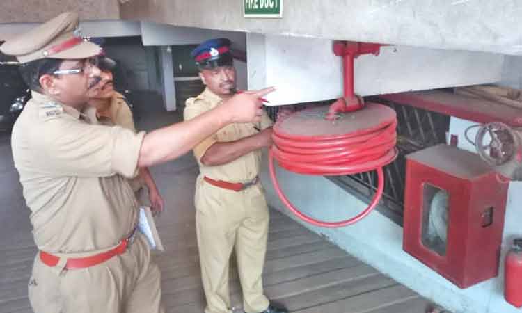 ജി​ല്ല​യി​ൽ ഒ​മ്പ​ത് കെ​ട്ടി​ട​ങ്ങ​ളു​ടെ ലൈ​സ​ൻ​സ് റ​ദ്ദാ​ക്കാ​ൻ നി​ർ​ദേ​ശം