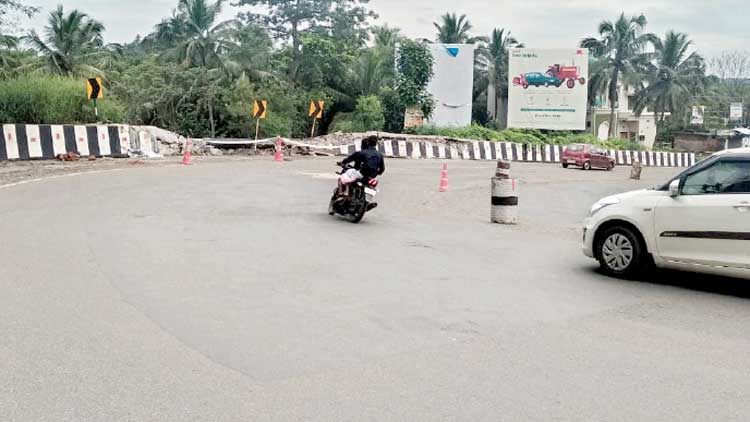 വ​ട്ട​പ്പാ​റ വ​ള​വ് വീ​തി​കൂ​ട്ടി സ്ഥി​രം ഡി​വൈ​ഡ​ർ സ്ഥാ​പി​ക്ക​ണ​മെ​ന്ന്​