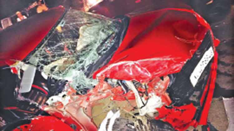 കാ​റും കെ.​എ​സ്.​ആ​ർ.​ടി.​സി ബ​സും കൂ​ട്ടി​യി​ടി​ച്ച് അ​ഞ്ച്​ പേ​ര്‍ക്ക് പ​രി​ക്ക്