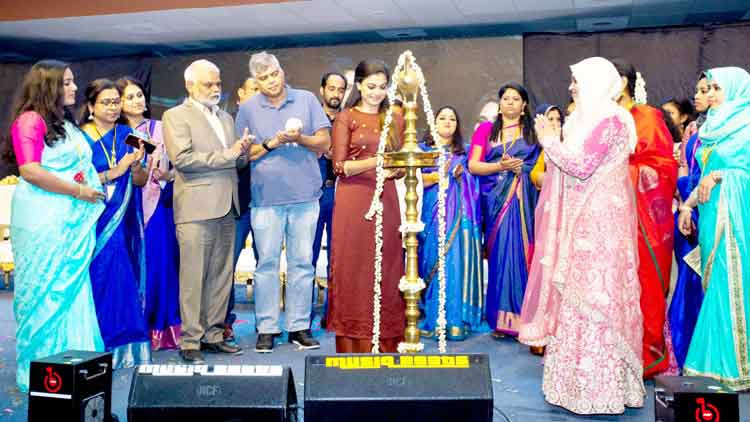 സ്​​ത്രീ​ശ​ക്​​തി തെ​ളി​യി​ച്ച്​  മ​ല​യാ​ളി വീ​ട്ട​മ്മ​മാ​ർ