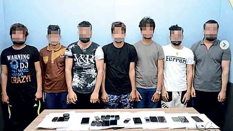 മൊ​ബൈ​ൽ ഫോ​ൺ വ​ഴി ത​ട്ടി​പ്പ്: 25 പേ​ർ പി​ടി​യി​ൽ