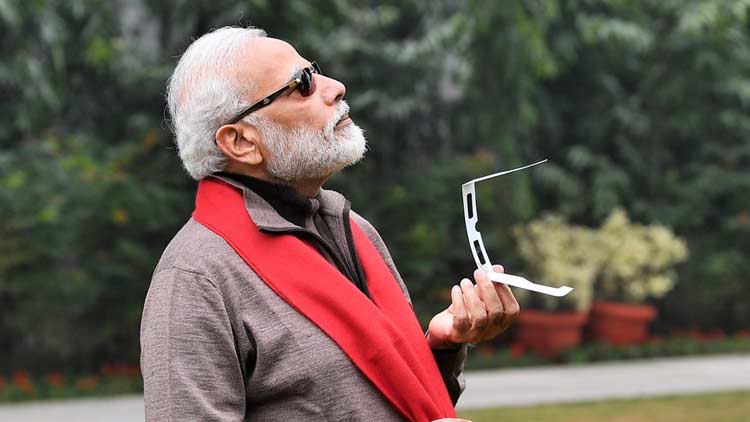 ഗ്രഹണം കാണാനായില്ല; മേഘങ്ങളെ പഴിച്ച് മോദി