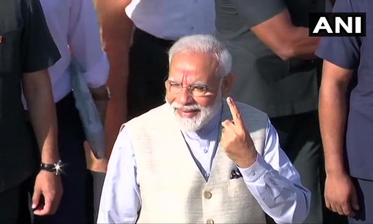 മോദി വോട്ട് ചെയ്തു: മൂന്നാംഘട്ടത്തിൽ 116 മണ്ഡലങ്ങൾ- LIVE മോദി വോട്ട് ചെയ്തു: മൂന്നാംഘട്ടത്തിൽ 116 മണ്ഡലങ്ങൾ- LIVE