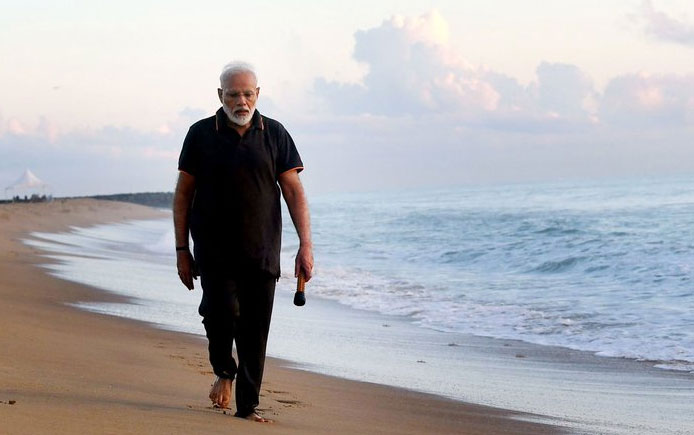 പ്രഭാത സവാരിക്കിടെ ബീച്ച് വൃത്തിയാക്കി മോദി -വിഡിയോ