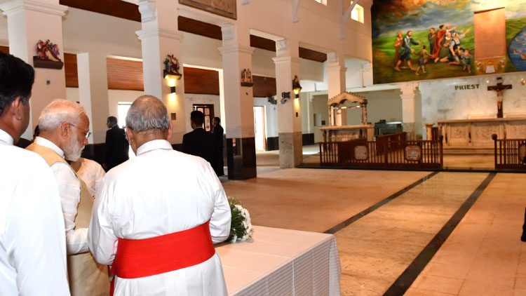 ഭീകരാക്രമണം നടന്ന ശ്രീലങ്കൻ പള്ളിയിൽ മോദി