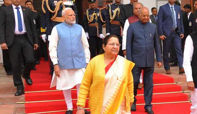 തന്നെ ഗുണദോഷിക്കാറുള്ള നേതാവ്​; സുമിത്രാ മഹാജ​നെ പുകഴ്​ത്തി മോദി