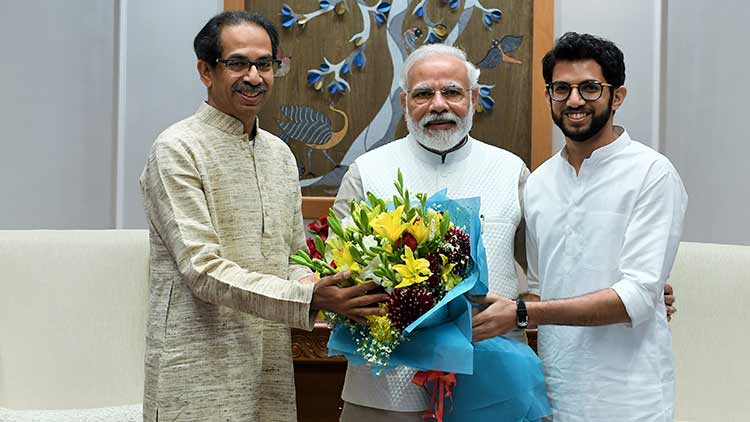 മുംബൈയിൽ സഖ്യകക്ഷികളുമായി നീരസം, ഡൽഹിയിൽ മോദിക്ക്​ പൂച്ചെണ്ട്​